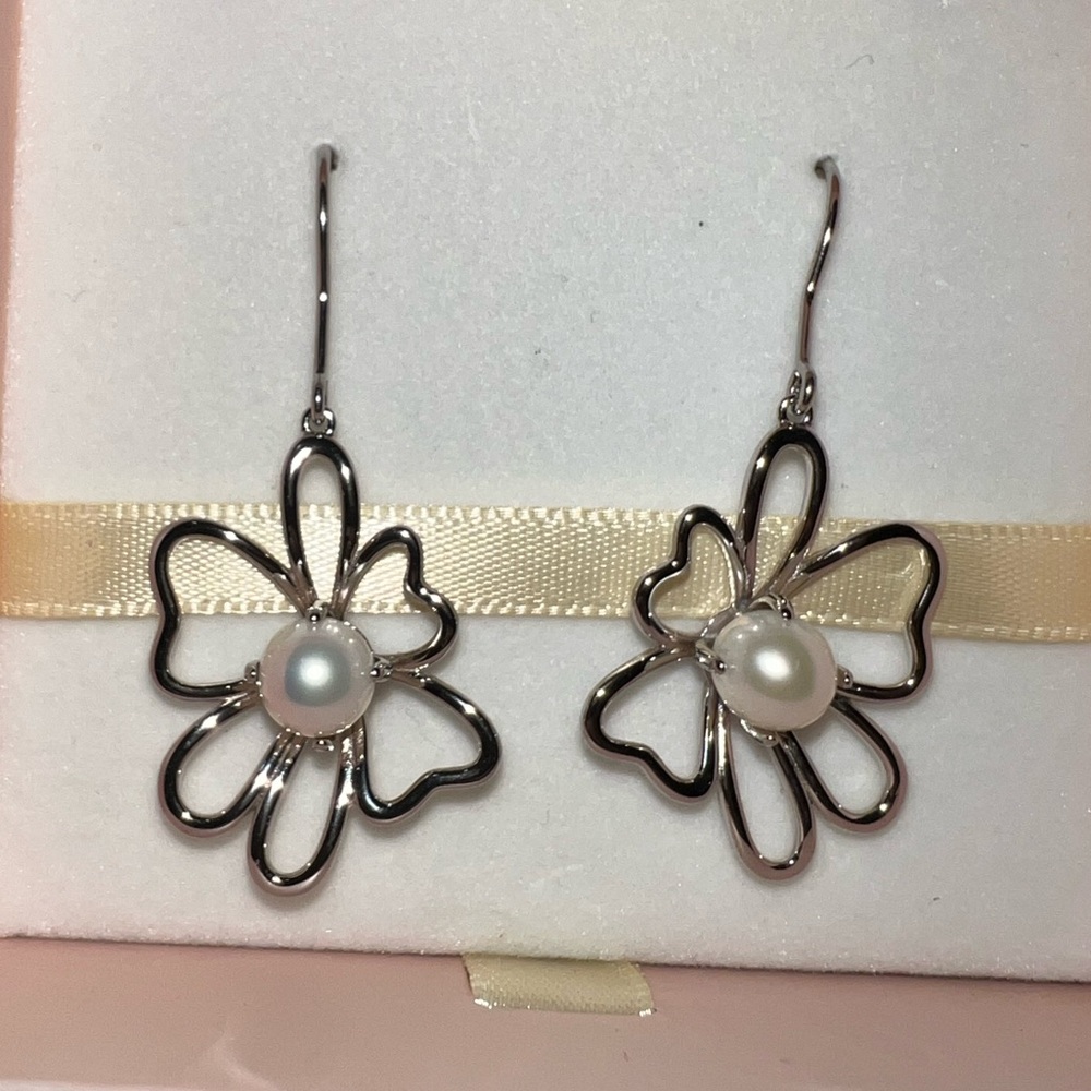 Elegant Silver Flower Pearl Earrings